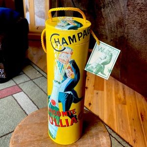 Tricoastal Yellow French Art Vicomte
Moulliac Wine Bottle Gift Tube Box